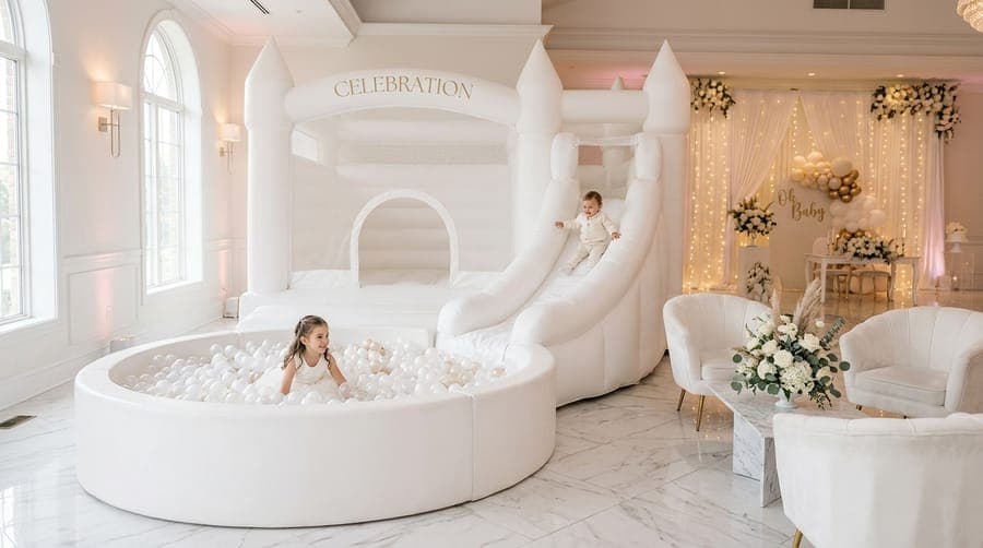 CLINN - Estruturas premium e piscina de bolinhas sofisticada